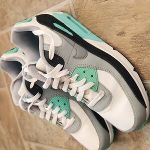 Gorgeous Nike airmax 90s turquoise in EUC only worn a few times! 6Y womens 7.5😍